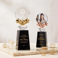 Trophées en cristal gravés au laser avec logo personnalisé, design floral innovant, base noire