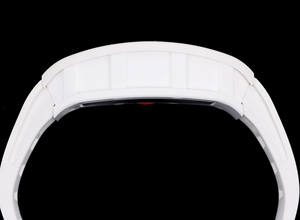 Boîtier en céramique blanche intégrant de nouveaux éléments du nouveau siècle dans les techniques horlogères traditionnelles Montre mécanique - Product Image 3