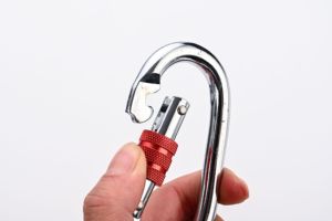Mosquetón de escalada 25KN, mosquetón de puerta de bloqueo de tornillo, hebilla de hamaca de acero en forma de O para servicio pesado, accesorios de senderismo para escalada, bloqueo rojo - Product Image 4