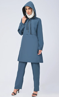 Ensemble de sport islamique modeste OEM 2 pièces : Tunique longue à capuche et demi-zip et pantalon – Survêtement musulman pour femme – Vente en gros