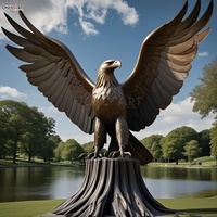 Décoration de jardin public extérieur américain personnalisé Grande statue moderne d'animal en métal coulé en laiton Aile géante déployée Aigle à tête blanche Sculpture en bronze