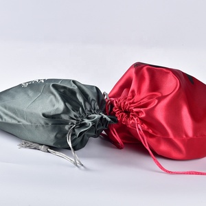 Sacchetto antipolvere in raso per vestiti, grande custodia con coulisse per giacche e cappotti - Product Image 1