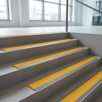 Moderner Outdoor Rutschfester Aluminium-PVC L-förmiger Treppenkantenschutz Mattierte Oberfläche Aufprallschutz für Stufen & Rampen