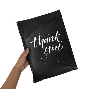 Entrega personalizada Grandes Poly Mailers <span class=keywords><strong>Precio</strong></span> al por mayor Logo Paquete de mensajería compostable Negro Regular 19x24 Bolsa de envío para ropa - Product Image 1