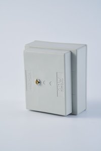 Boîte à fusibles en plastique JUNW 440V 4P/2P 10kA Capacité de coupure Montage sur panneau - Product Image 2