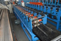 Machine de formage de rouleaux de volets roulants entièrement automatiques haute performance Machine de fabrication de portes à lattes en métal