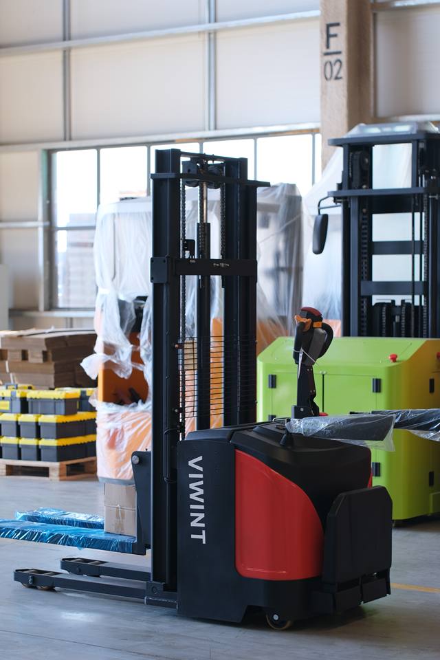 2000kg Pallet Rider-on Electric Stacker 2ton with Lithium Battery ...