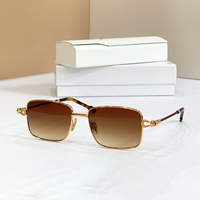 Lunettes de soleil carrées classiques de style designer de haute qualité, monture en métal fin poli, verres dégradés protecteurs UV400, tendance
