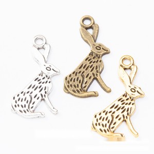 Sitzender Hase Anhänger Langohriger Gefleckter Hase Zinklegierung Anhänger Antik Silber Bronze Goldton für Osterkorb-Etiketten - Product Image 1