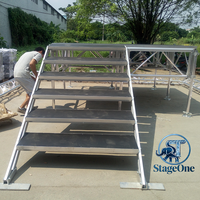 Scène modulaire réglable pour fêtes en plein air avec escalier de scène