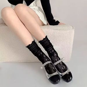 Calcetines Blancos Holgados hasta la Pantorrilla, de Algodón Absorbente de Sudor, para Mujer, con Ribete de Encaje - Product Image 3