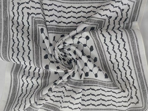 Bandana con estampados geométricos monocromáticos elegantes para trajes versátiles. - Product Image 6