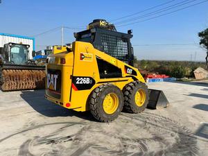 รถตักล้อยาง CAT 2460 สีเหลือง อุปกรณ์ก่อสร้างขนาดกะทัดรัด น้ำหนัก 3000 กก. เครื่องยนต์ 0-2000 ชั่วโมง - Product Image 4