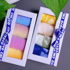 Cnleyyyyo ने थोक उच्च गुणवत्ता वाली महिला पुरुषों फैशन ग्रेडिएंट डुबकी डाई कस्टम टाई डाई जिम कपास मोजे कपास मोजे उपहार बॉक्स - Product Image 3