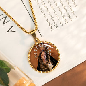 GIVELUCK Colgante Religioso Personalizado para Hombre, <span class=keywords><strong>de</strong></span> la Virgen <span class=keywords><strong>de</strong></span> los Dolores, Chapado en Oro <span class=keywords><strong>de</strong></span> 18K, Acero Inoxidable, con Zirconia Creada en Laboratorio, Docenas - Product Image 4