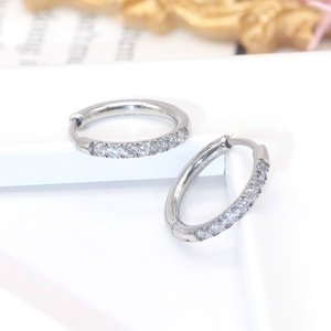 Pendientes de Aro de Oro con Diamantes Incrustados de 2.0x6MM, Engaste en Canal, Poste de Acero Inoxidable, Joyería Minimalista de Moda - Product Image 3
