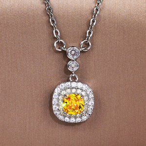 Collana con Pendente in Argento 925 e Topazio Giallo con Halo di Diamanti, Gioiello Classico da Donna per Uso Quotidiano - Product Image 1
