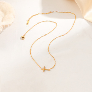 Collar con Colgante de Cruz de Diamantes CZ al por Mayor, Chapado en Oro de 18K, Acero de Titanio, No se Deslustra, Gargantilla Delicada, Regalo de Bautismo - Product Image 4