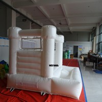 Château gonflable blanc 8x8 pieds avec piscine à balles, structure de saut commerciale avec parois latérales pour location événementielle