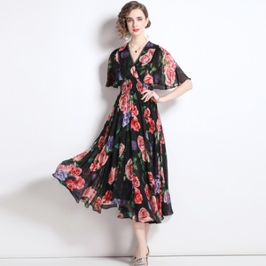 Vestido de chifón estampado con cuello en V para mujer, con efecto adelgazante en la cintura y mangas cortas con volantes, ideal para el verano. - Product Image 3