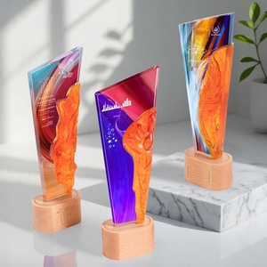 Trophée personnalisé en cristal avec base en bois massif pour récompenses de réunion annuelle d'entreprise et souvenirs - Product Image 1