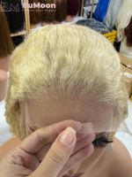 Perruque brésilienne en cheveux vierges Remy, ondulations profondes, blond 613, dentelle transparente, pré-épilée, sans colle, 4 peignes ajustables, de 18 à 30 pouces