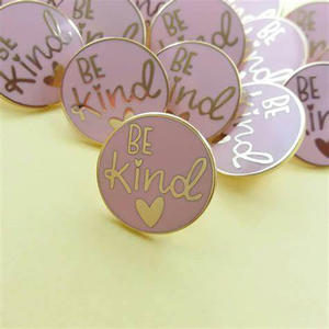 도매 예쁘고 사랑스러운 맞춤형 로고 금속 배지 커스텀 라펠 핀 하드 에나멜 핀 장식용 - Product Image 5