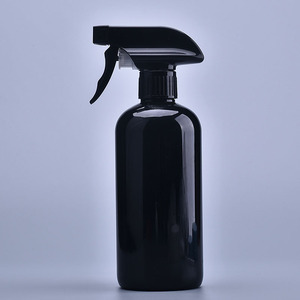 Botella de Spray de Plástico Redonda Boston de 500 ml (16 oz) Ecológica, Transparente Ámbar, con Funda de Silicona Negra Mate y Pulverizador - Product Image 6