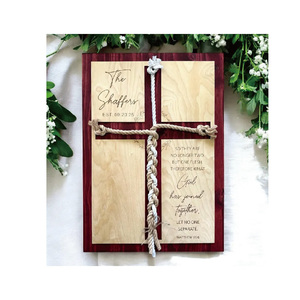 Letrero de Boda con Diseño de Cruz Trenzada y la Frase 'Lo que Dios Unió', Ideal para Ceremonias de Unión - Product Image 1