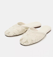 Nouvelles chaussures d'été pour femmes, style international, blanches, brodées, ajourées, plates, à enfiler, bout rond, semelle extérieure en caoutchouc, désodorisantes