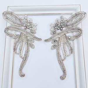 RYL Luxuriöse Handgefertigte Perlen-Flügel-Applikation - Aufnähbarer Patch für Hochzeitskleider, Abendkleider & Festliche Kleidung - Product Image 4