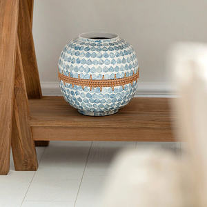 Vase décoratif moderne de luxe en rotin et incrustation de nacre bleue pour la décoration intérieure et les fleurs Vase de table - Product Image 2