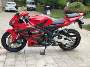 Motocicleta Deportiva <span class=keywords><strong>Honda</strong></span> CBR600 con Motor Refrigerado por Agua, Ideal para Carreras de Alta Velocidad y Entusiastas de la Pista - Product Image 3