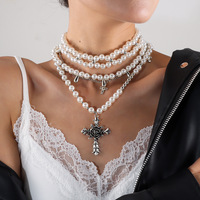 Collier croix gothique Collier ras du cou Bijoux de chandail long Collier de perles multicouches exagérées pour femmes