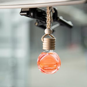 Diffuseur de parfum pour voiture en verre cylindrique rond de 8 ml, imprimé sur écran, avec bouchon en bois naturel et décoration pendentif - Product Image 4