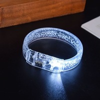 Bracelets lumineux LED personnalisés pour mariage, rechargeables par batterie, en plastique, à émission de lumière
