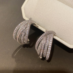 Orecchini a Perno con Linee Incrociate Stratificate per Donne, Design Geometrico, Accessori per Orecchie alla Moda per Uso Quotidiano - Product Image 2