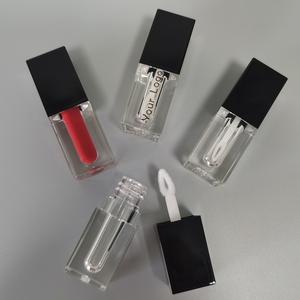 หลอดลิปสติกเปล่าทรงสี่เหลี่ยมจตุรัสขนาดเล็กหรูหรา CY356 สีดำ ขวดลิปกลอสใส พร้อมหัวปัดบลัชออนขนาดเล็ก - Product Image 1