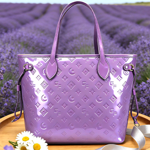 กระเป๋าโท้ทผู้หญิงหนัง PU สีทองเมทัลลิก ปักลายโลโก้แบบกำหนดเอง พร้อมซิปปิดและงานปัก - Product Image 3