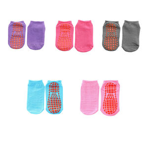 Calcetines de Seguridad para Niños Multicolores con Silicona Antideslizante, Perfectos para Bebés y Pisos de Madera - Product Image 1