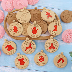 10 pièces série de noël confiture Sandwich Biscuit chocolat moule en plastique Molde Para Cortar Galletas cuisson Unique Cookie Maker - Product Image 1