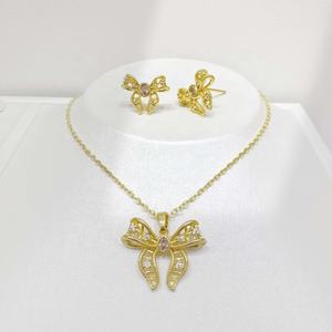 Juego de joyería de plata de ley 925 chapada en oro de 18k, 2 piezas, collar y aretes elegantes con diseño de mariposa para mujer. - Product Image 4