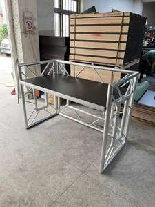 NewStyle & New Trend GT Truss Ground Support con cuatro torres que consisten en una estructura triangular y cuadrada - Product Image 4