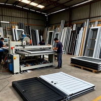 Op maat gemaakte ingang grote vierkante buisvormige schuifpoort nieuw design aluminiumlegering metalen tuinhek poortdeur voor villa