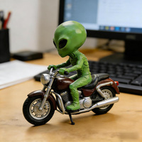 Statue de jardin en résine créative personnalisée HQ Dropshipping, Alien OVNI à moto, Ornement, Cadeaux originaux, Cadeau de bienvenue