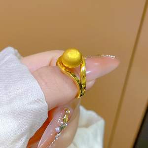 Bague élégante et raffinée dorée, style moyen-ancien, avec boule en fil torsadé, luxe léger et haut de gamme, pour petite amie - Product Image 2