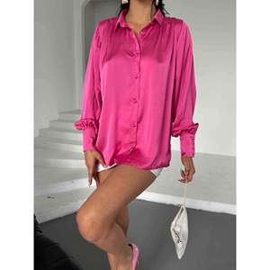 Camisa de Satén con Botones de Perla - Fucsia - Product Image 1