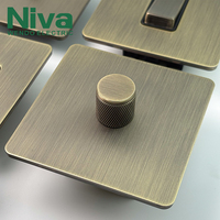 Interrupteurs à bouton rotatif minimalistes en métal Niva NV2, finition bronze vert, norme britannique, interrupteurs à intensité variable LED pour la décoration intérieure