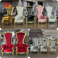 Sillón tipo trono Queen con respaldo alto, marco dorado y plateado, ideal para fiestas de quinceañera y baby shower.