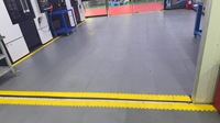 Revêtement de sol modulaire industriel imperméable et facile à assembler, revêtement de sol de garage en plastique portable à clipser